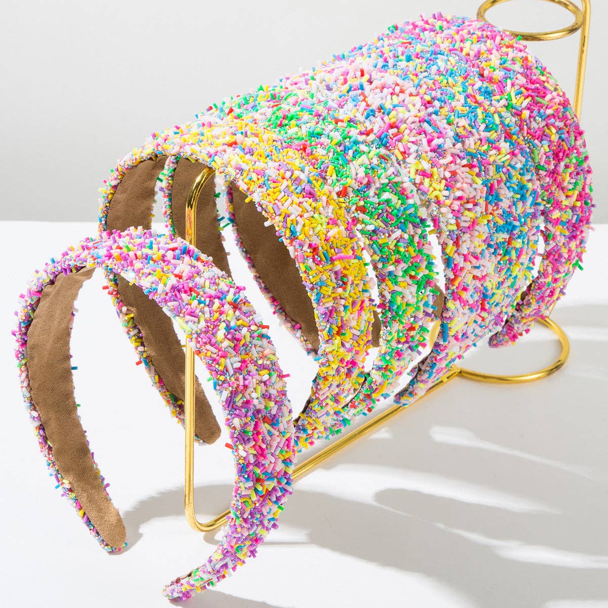 Fashionable Wide
Headband with Geometric Design