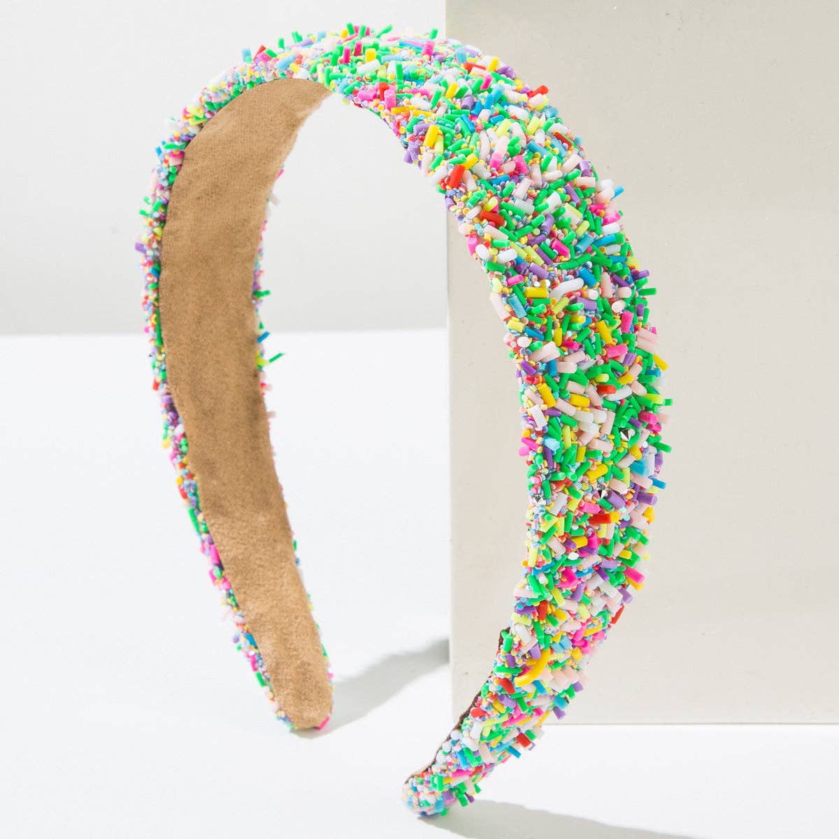 Fashionable Wide
Headband with Geometric Design