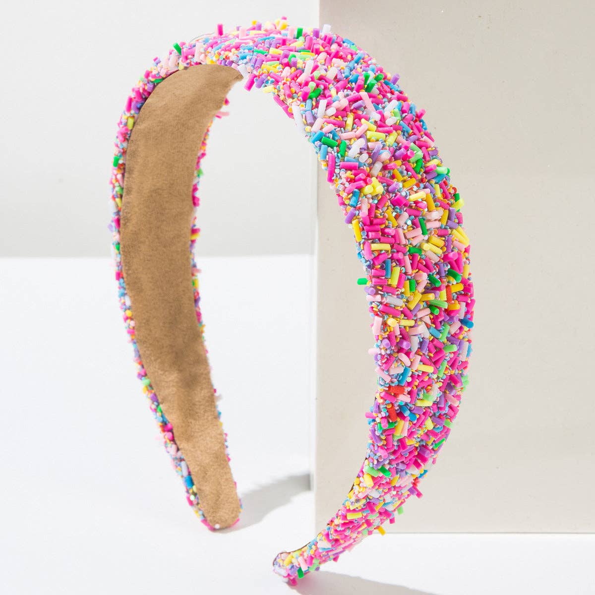 Fashionable Wide
Headband with Geometric Design