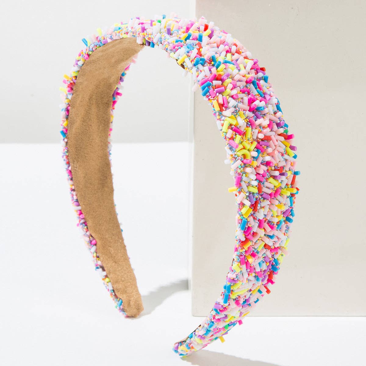 Fashionable Wide
Headband with Geometric Design