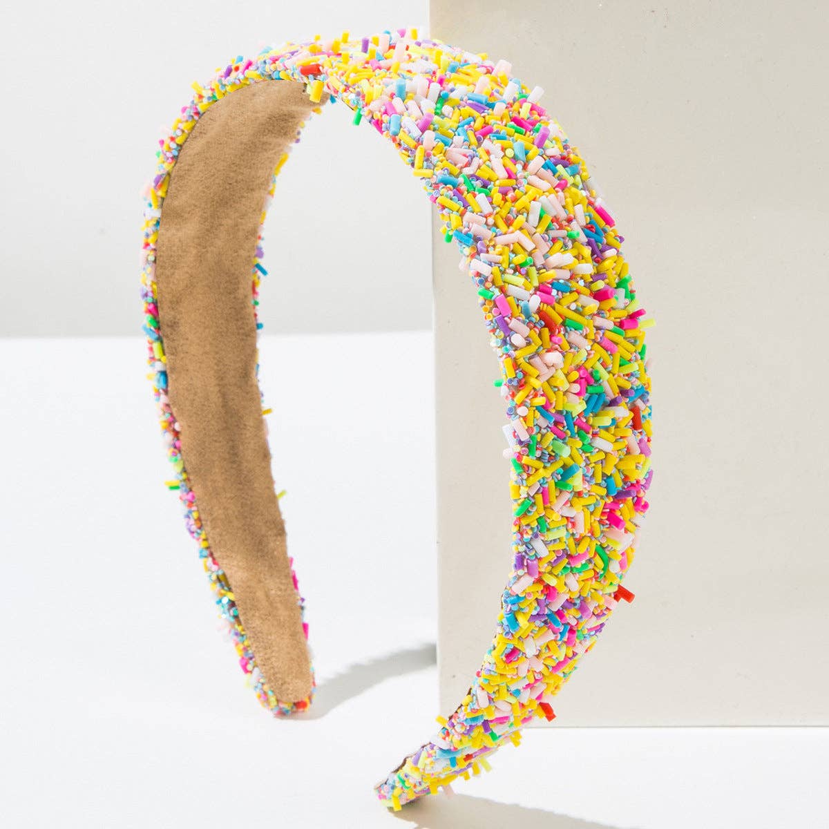 Fashionable Wide
Headband with Geometric Design